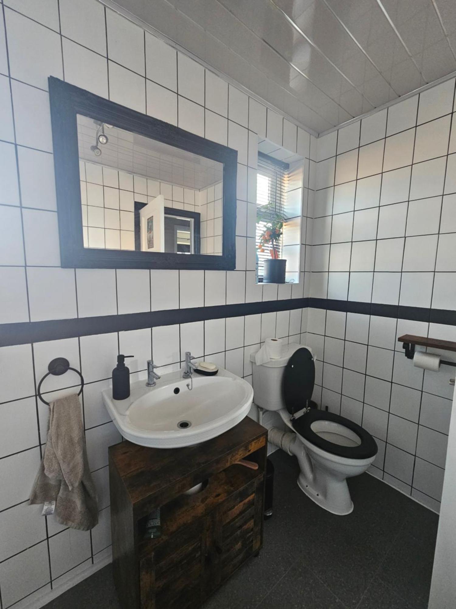 Double Bedroom Located Close To Manchester Airport Уидъншоо Екстериор снимка
